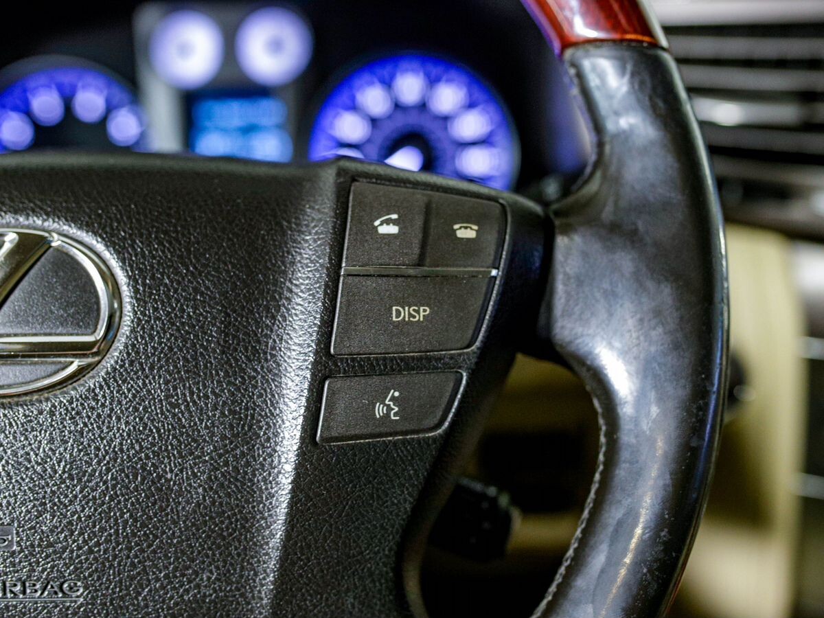 Lexus LX570 2008 - фото автомобиля