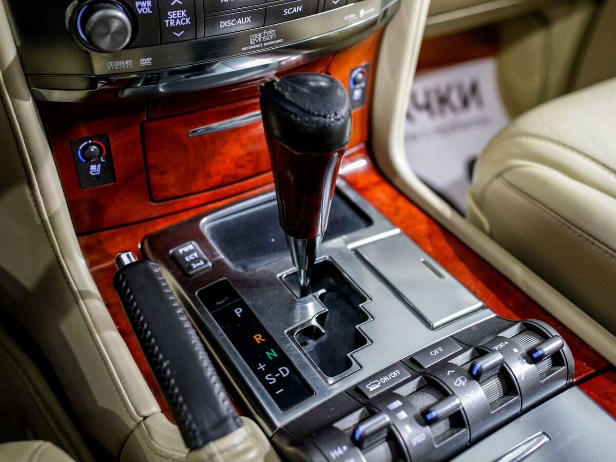 Lexus LX570 2008 - фото автомобиля