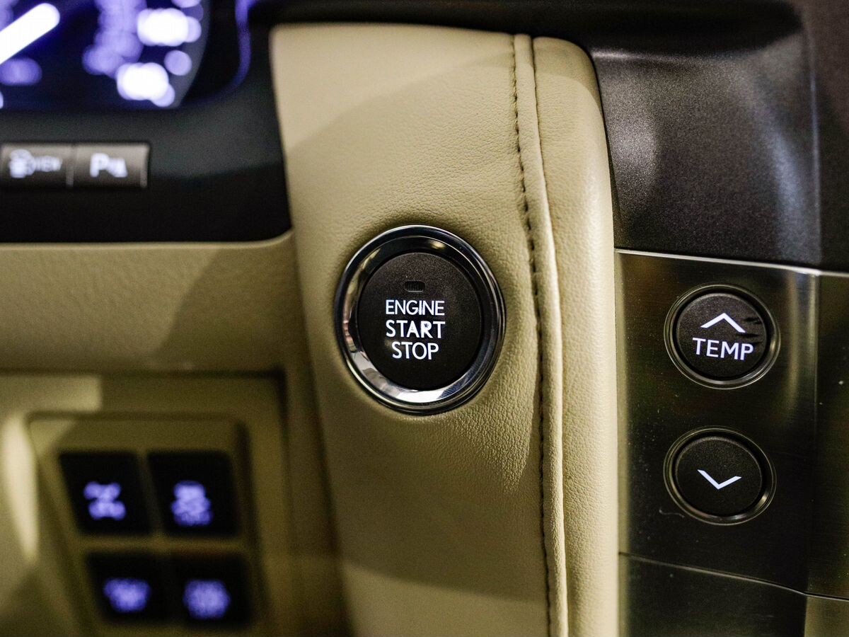 Lexus LX570 2008 - фото автомобиля