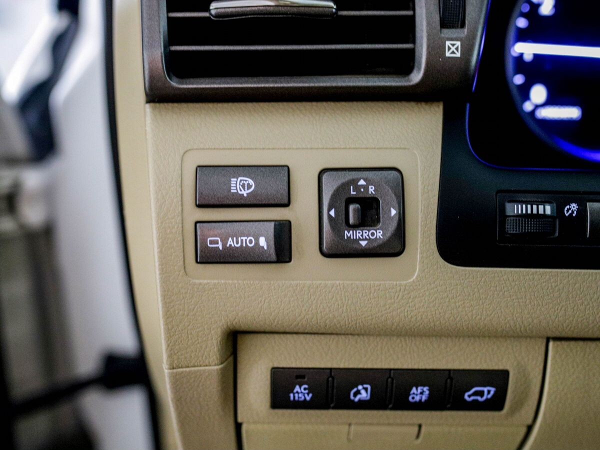 Lexus LX570 2008 - фото автомобиля
