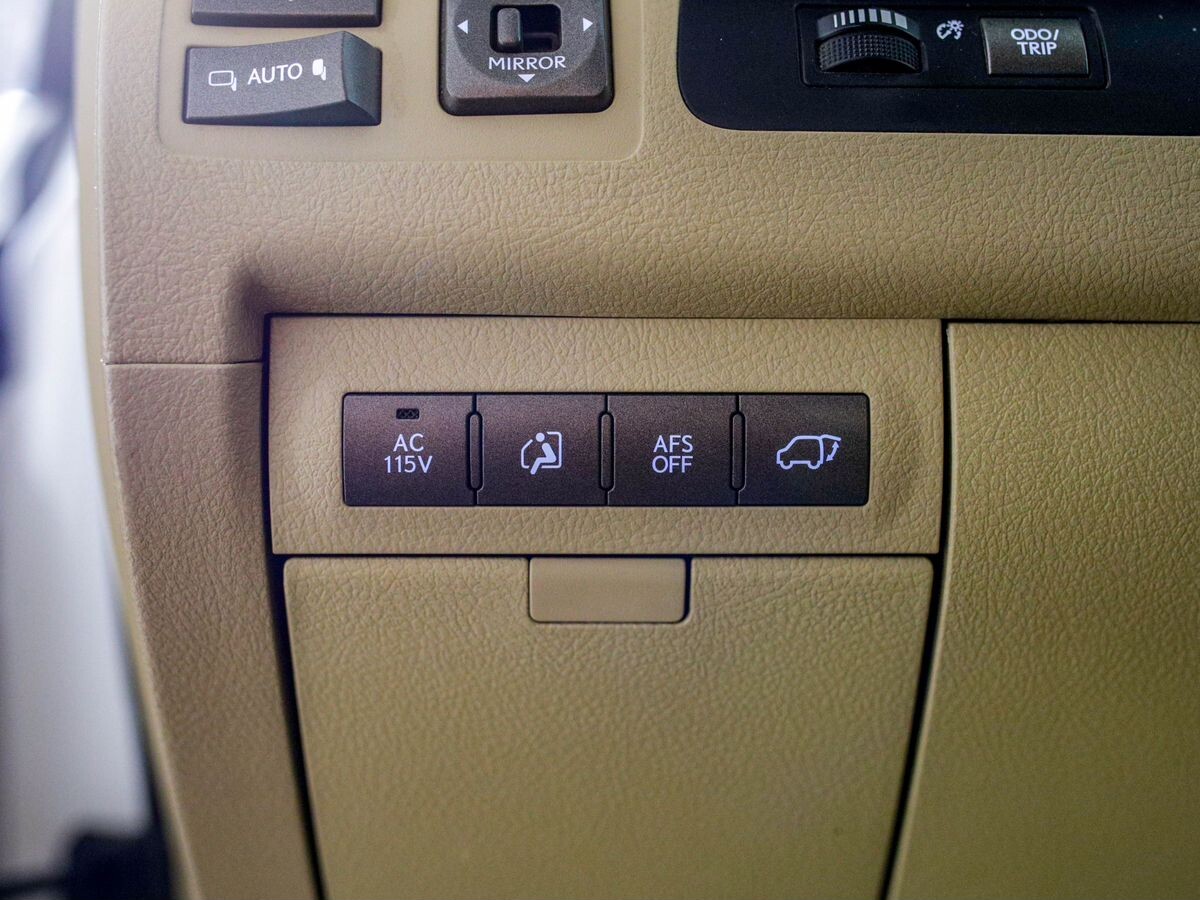 Lexus LX570 2008 - фото автомобиля