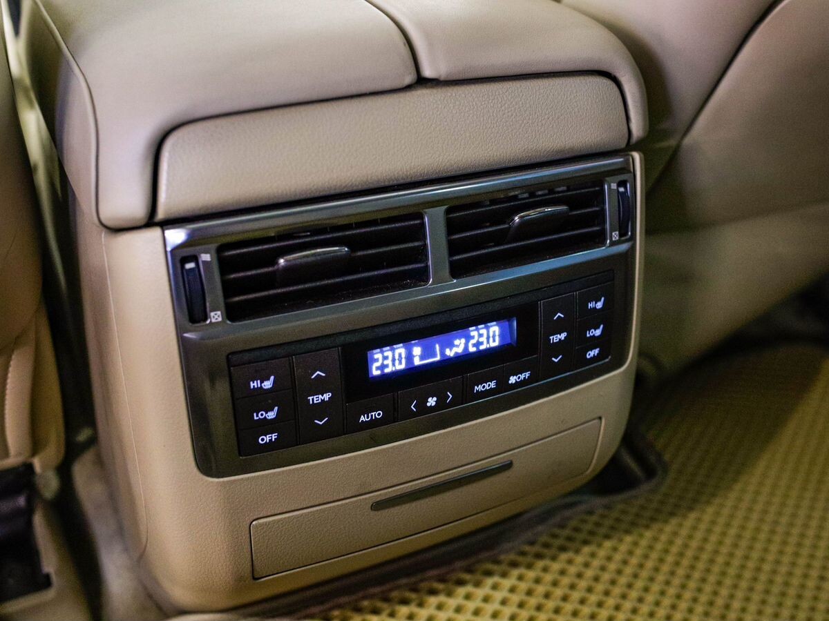 Lexus LX570 2008 - фото автомобиля