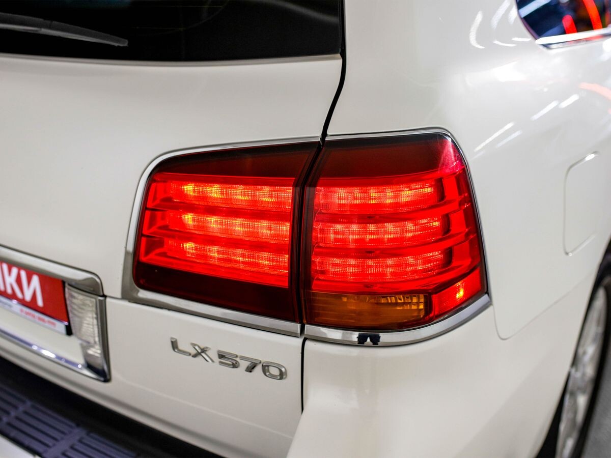 Lexus LX570 2008 - фото автомобиля