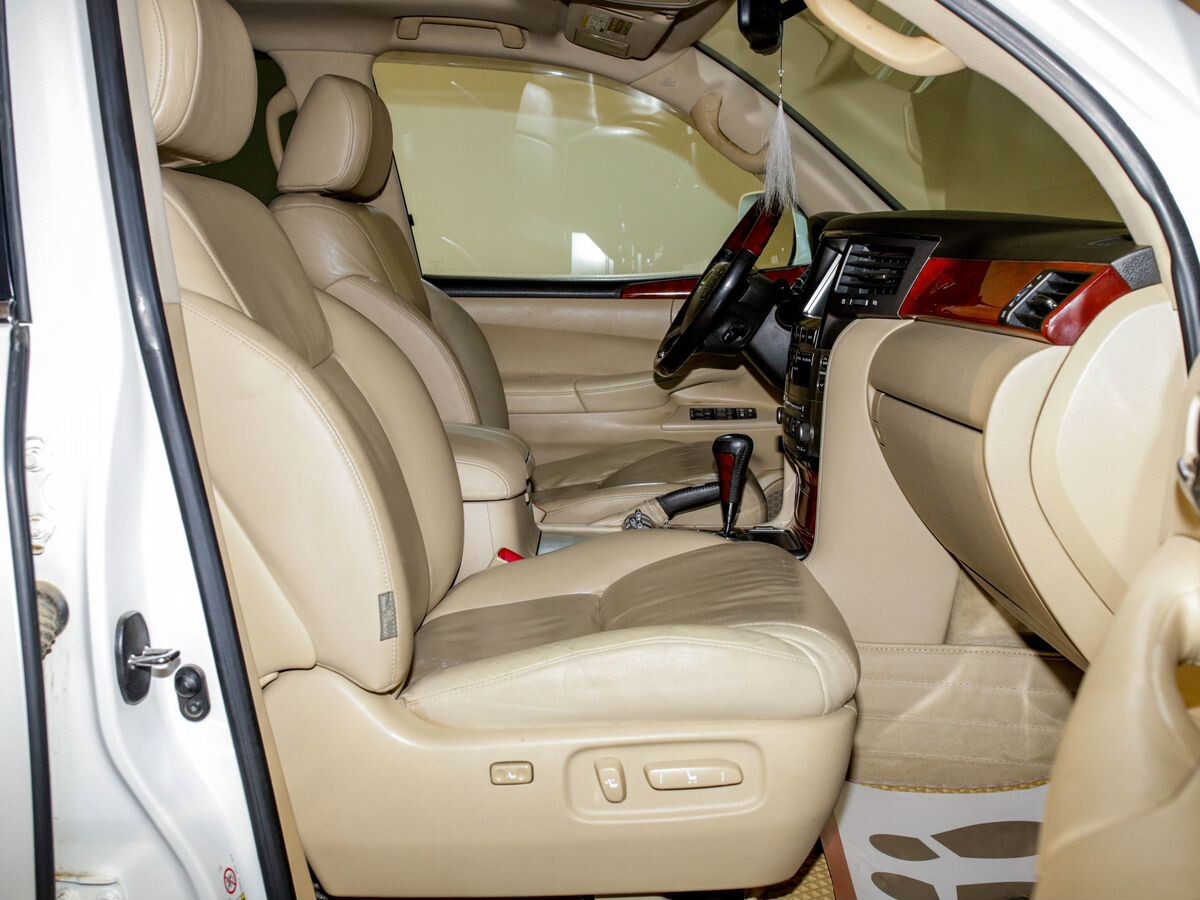 Lexus LX570 2008 - фото автомобиля