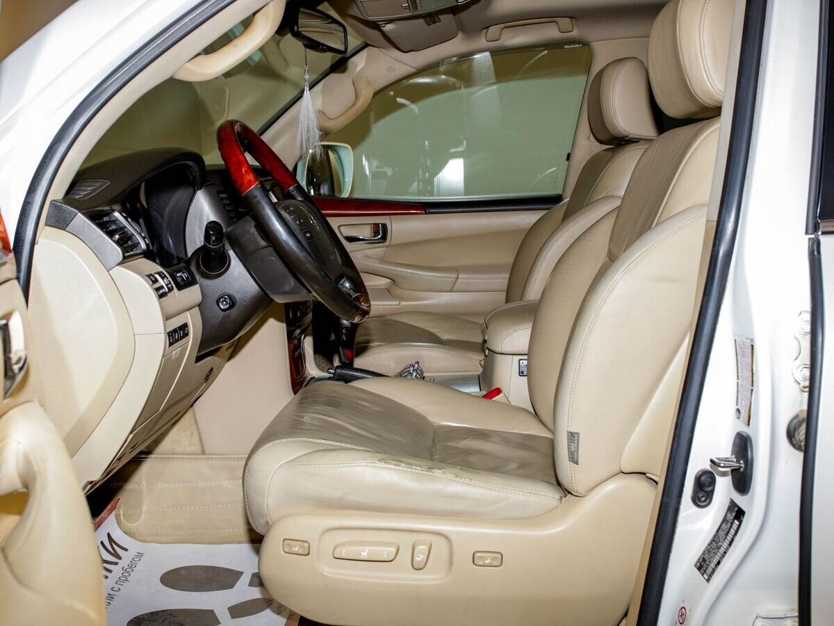 Lexus LX570 2008 - фото автомобиля