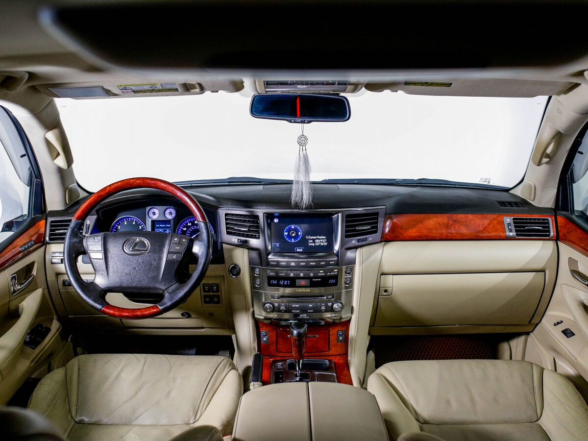 Lexus LX570 2008 - фото автомобиля