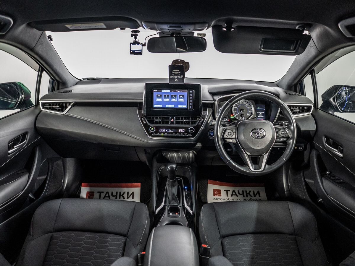 Toyota Corolla 2018 - фото автомобиля