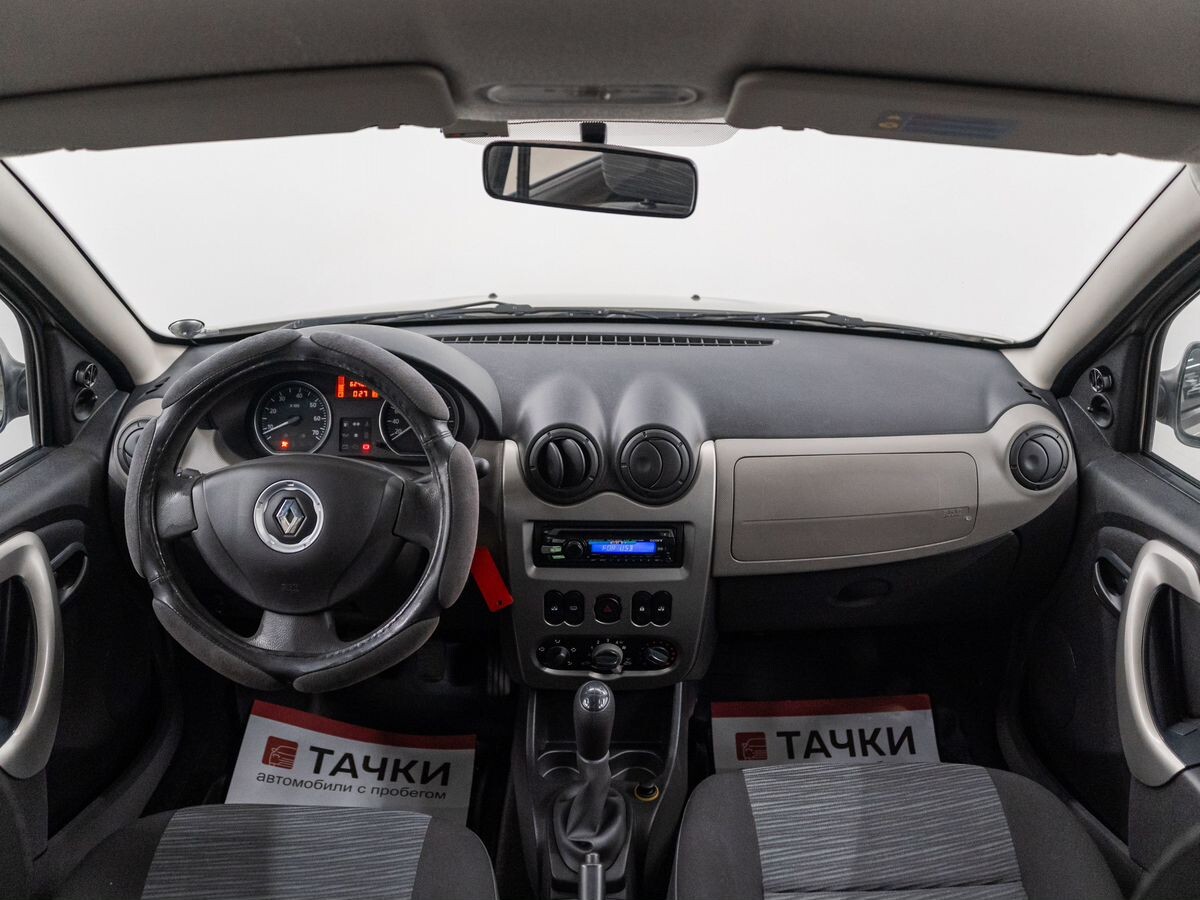 Renault Sandero 2010 - фото автомобиля