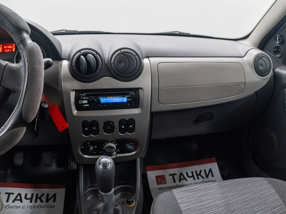Renault Sandero 2010 - фото автомобиля