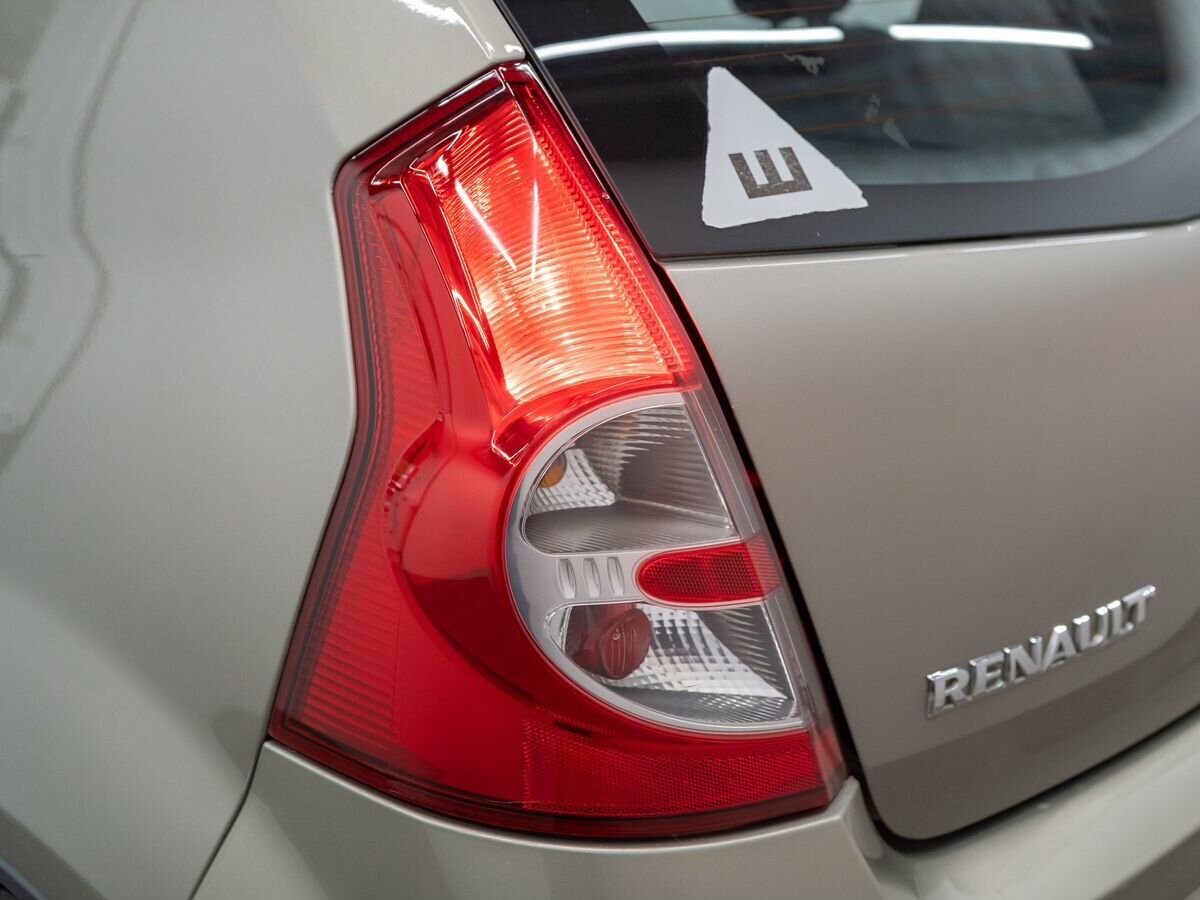 Renault Sandero 2010 - фото автомобиля