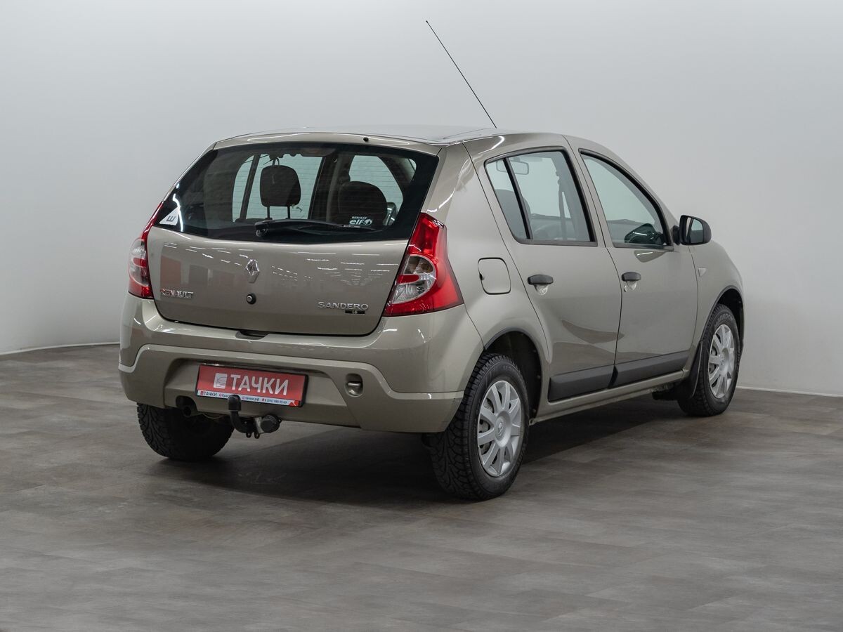 Renault Sandero 2010 - фото автомобиля