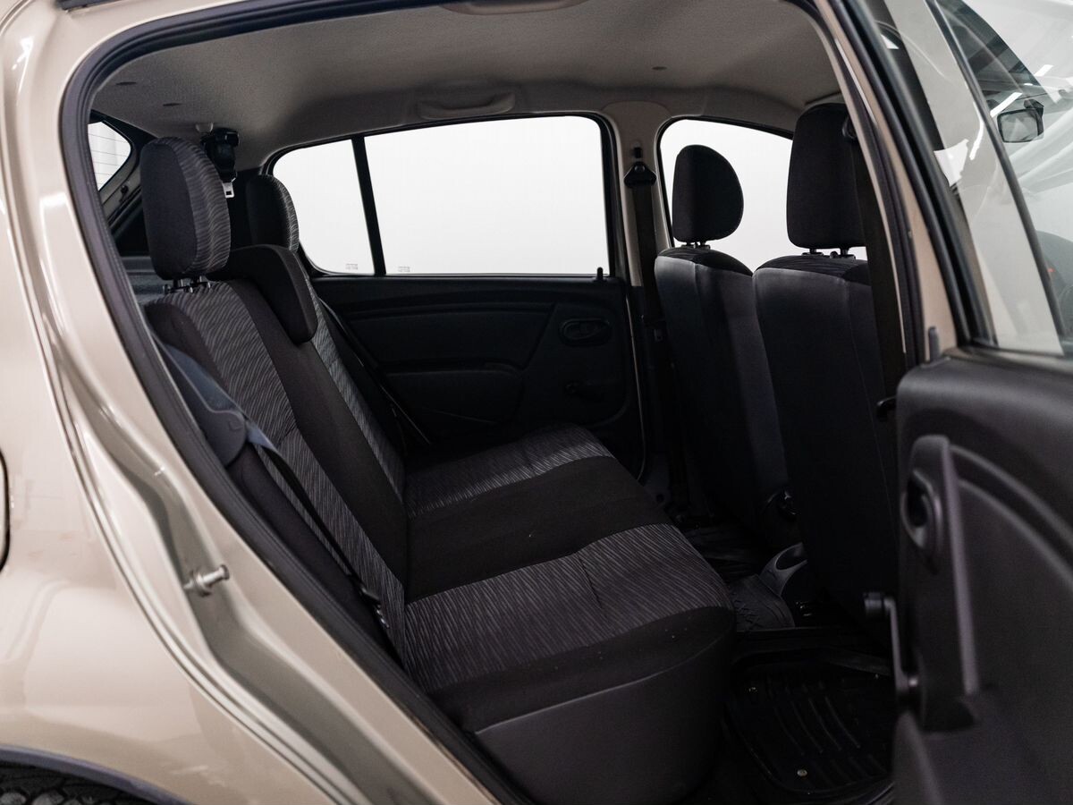 Renault Sandero 2010 - фото автомобиля