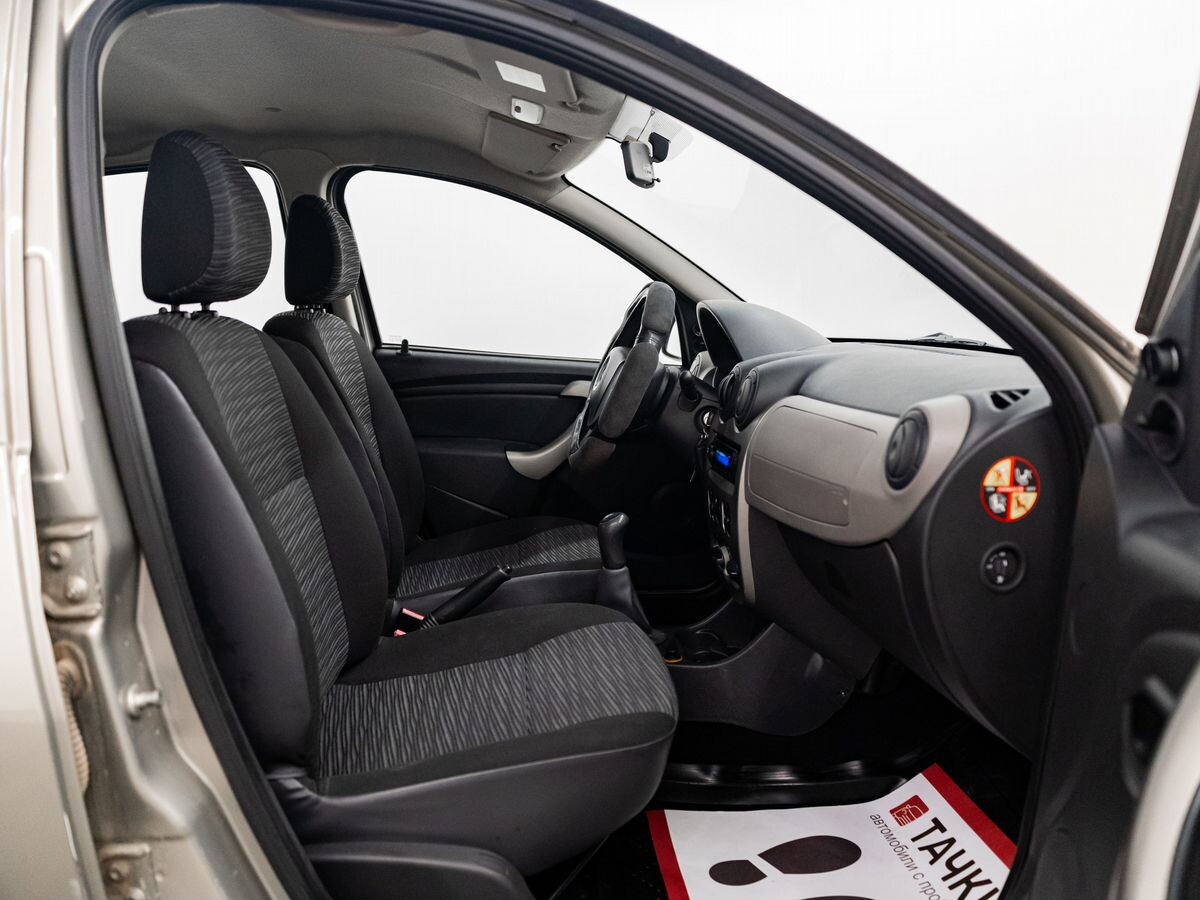 Renault Sandero 2010 - фото автомобиля