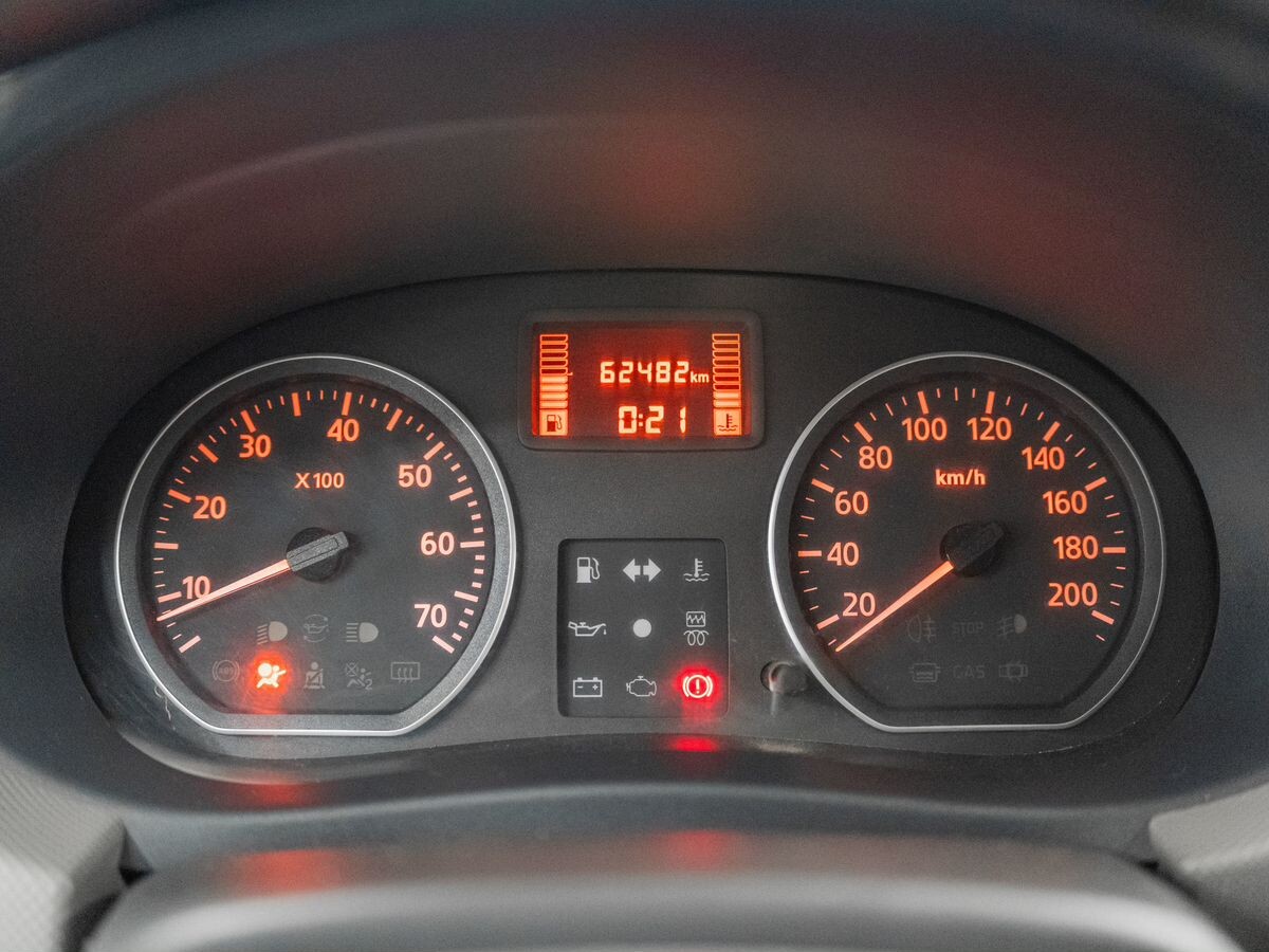 Renault Sandero 2010 - фото автомобиля