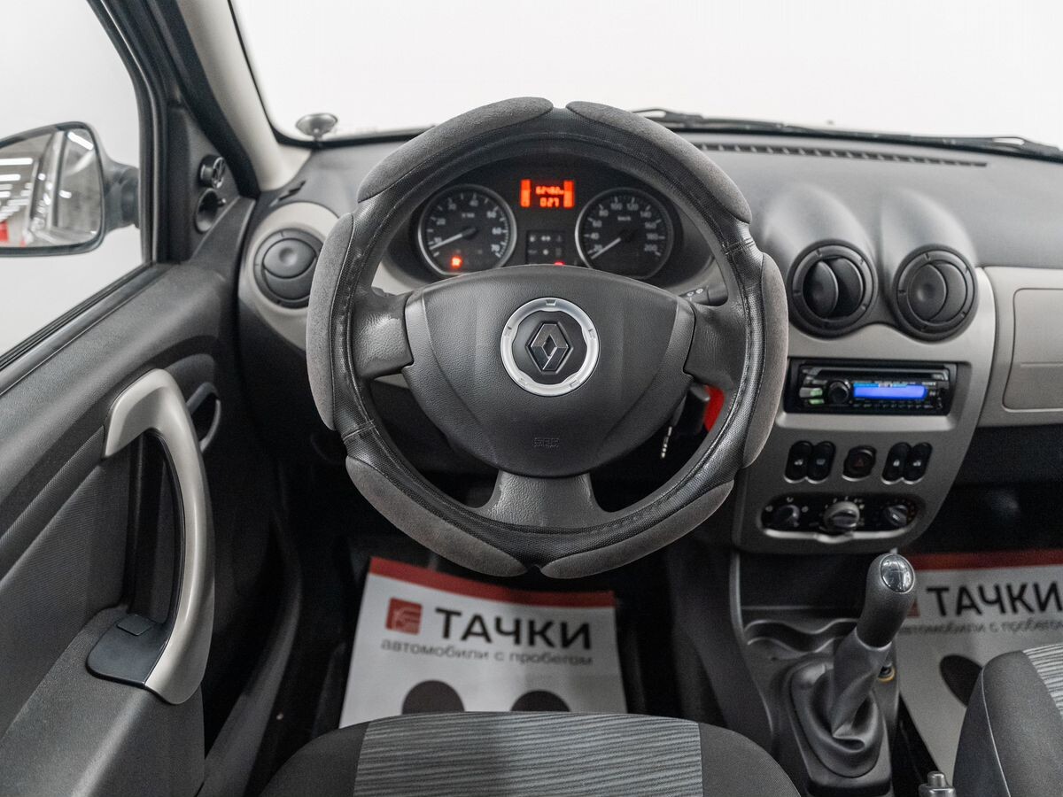 Renault Sandero 2010 - фото автомобиля