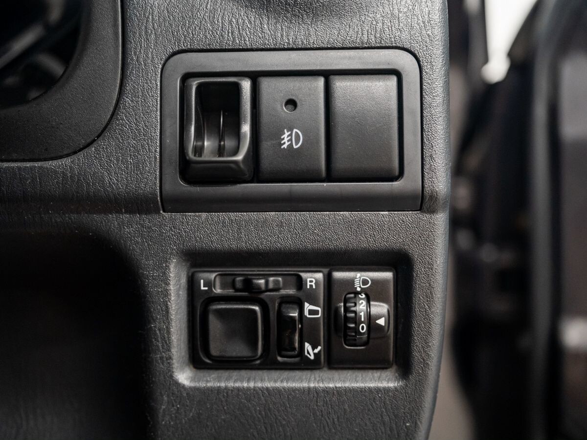 Suzuki Jimny 2010 - фото автомобиля
