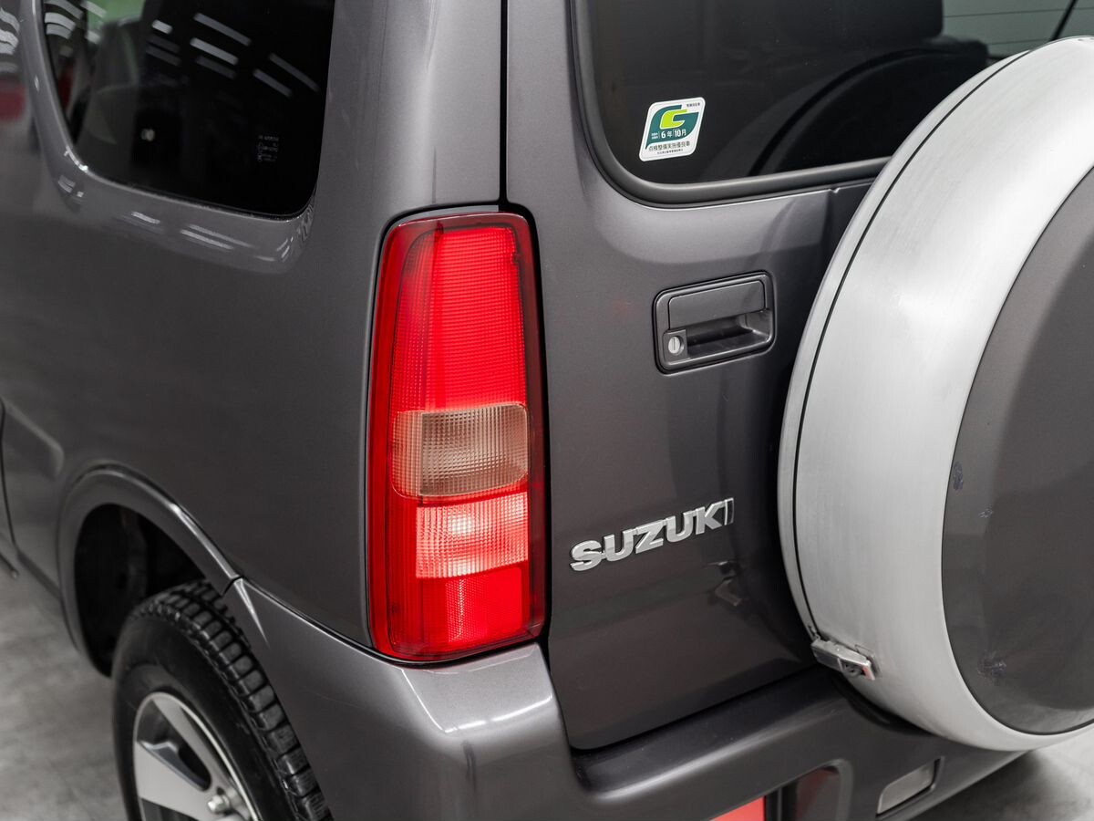 Suzuki Jimny 2010 - фото автомобиля