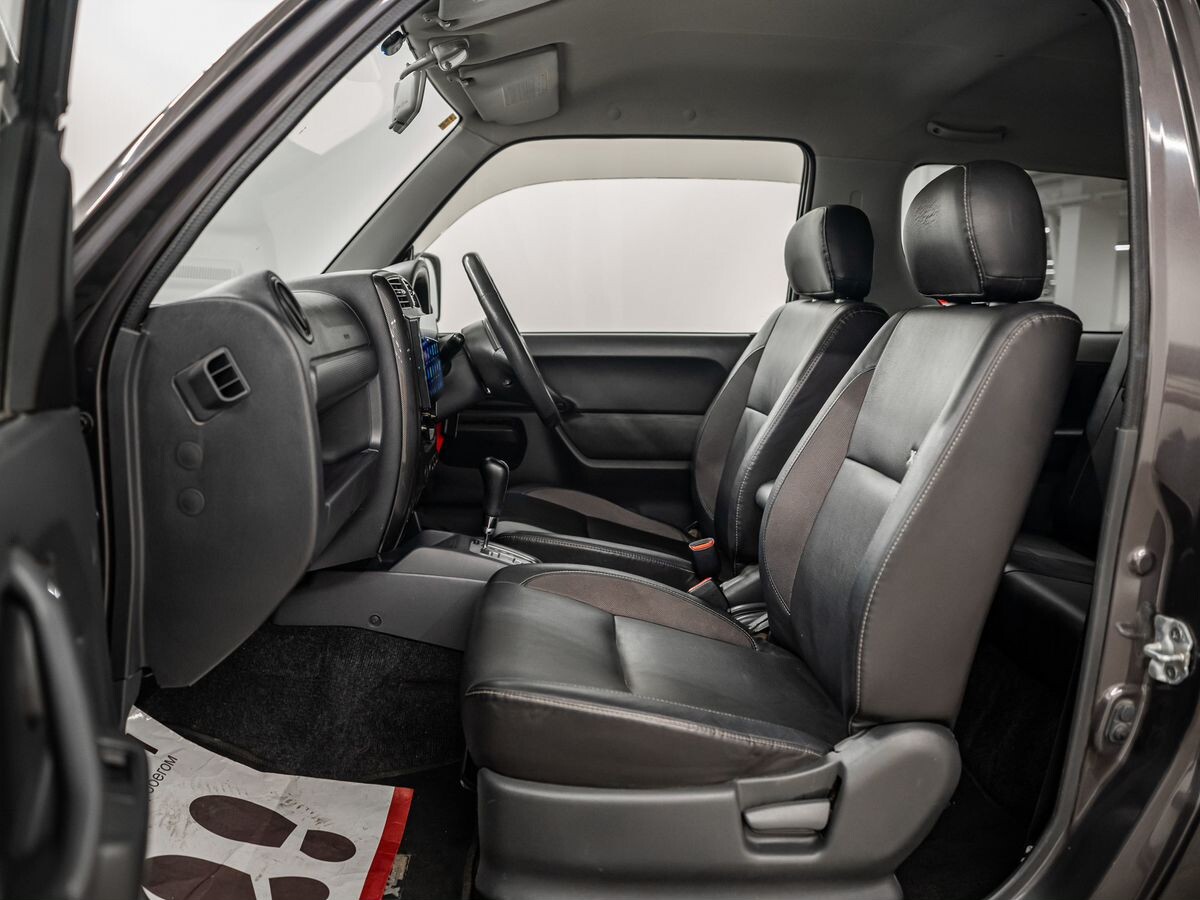 Suzuki Jimny 2010 - фото автомобиля