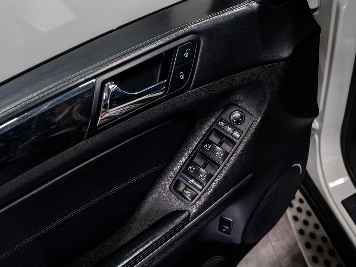 Mercedes-Benz GL-Class 2011 - фото автомобиля