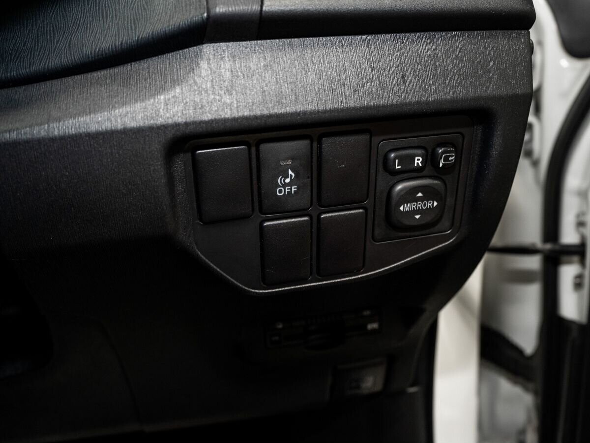 Toyota Prius 2014 - фото автомобиля