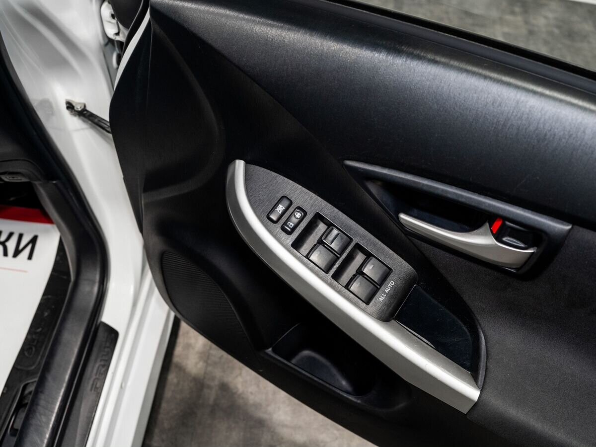 Toyota Prius 2014 - фото автомобиля