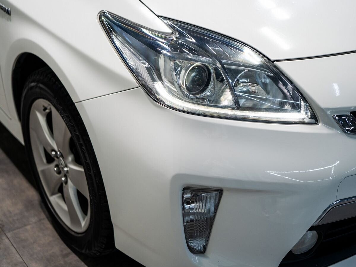 Toyota Prius 2014 - фото автомобиля