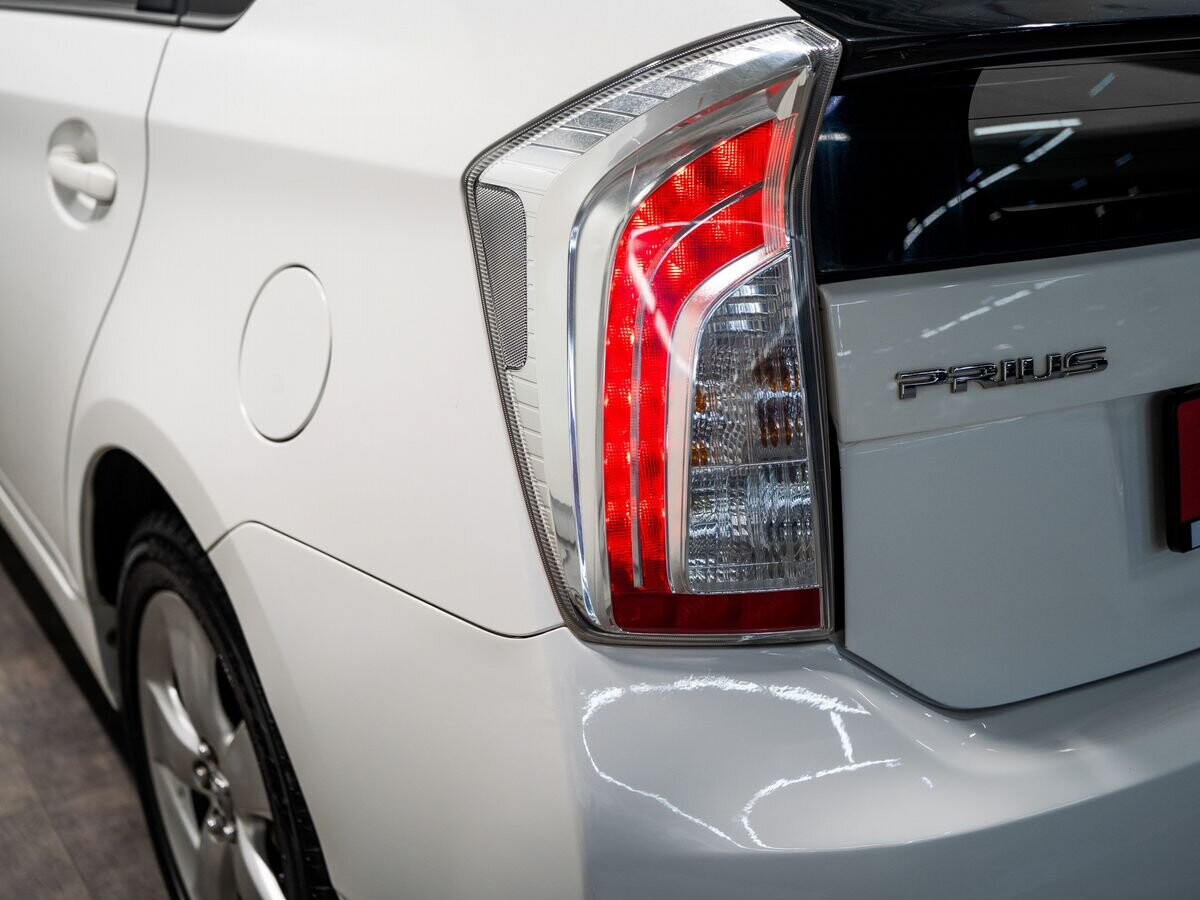 Toyota Prius 2014 - фото автомобиля