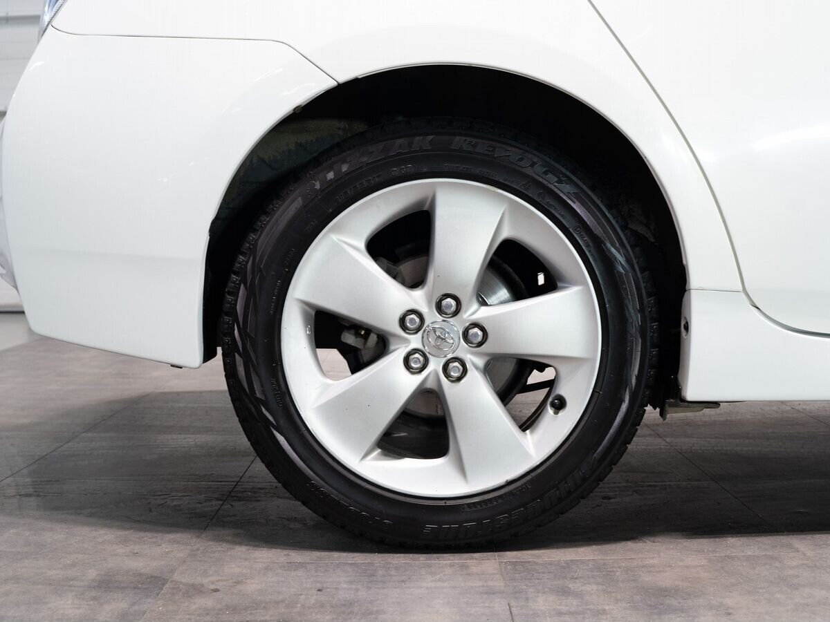 Toyota Prius 2014 - фото автомобиля