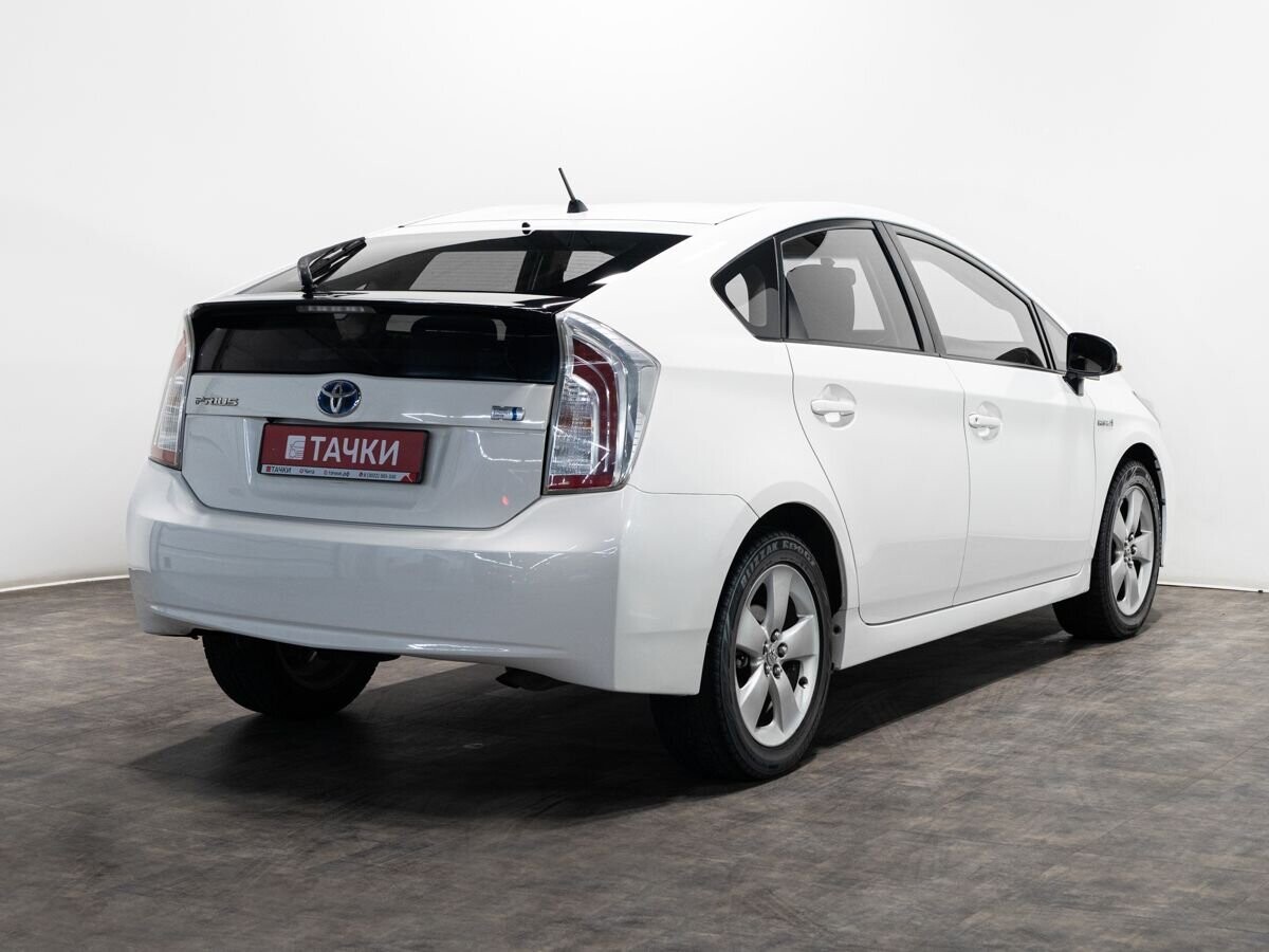 Toyota Prius 2014 - фото автомобиля