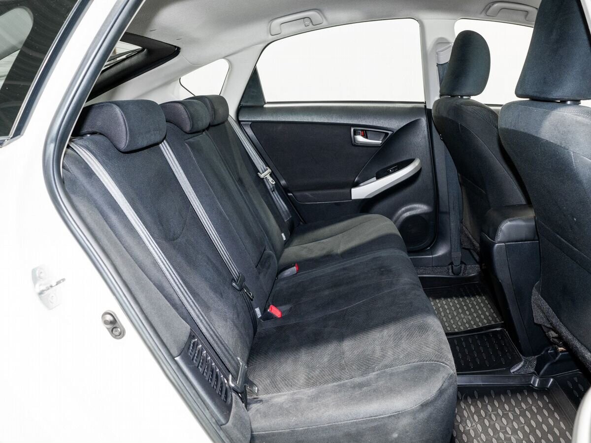 Toyota Prius 2014 - фото автомобиля
