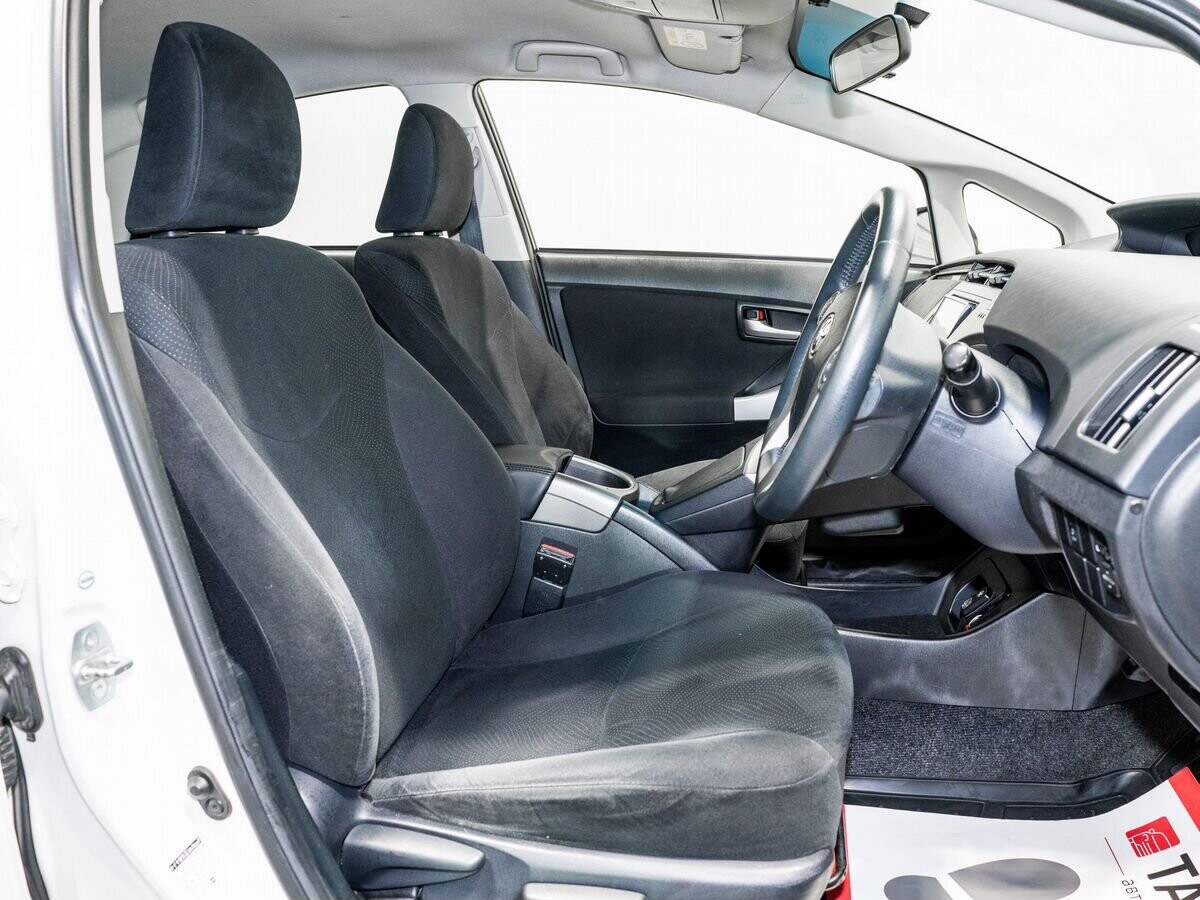 Toyota Prius 2014 - фото автомобиля