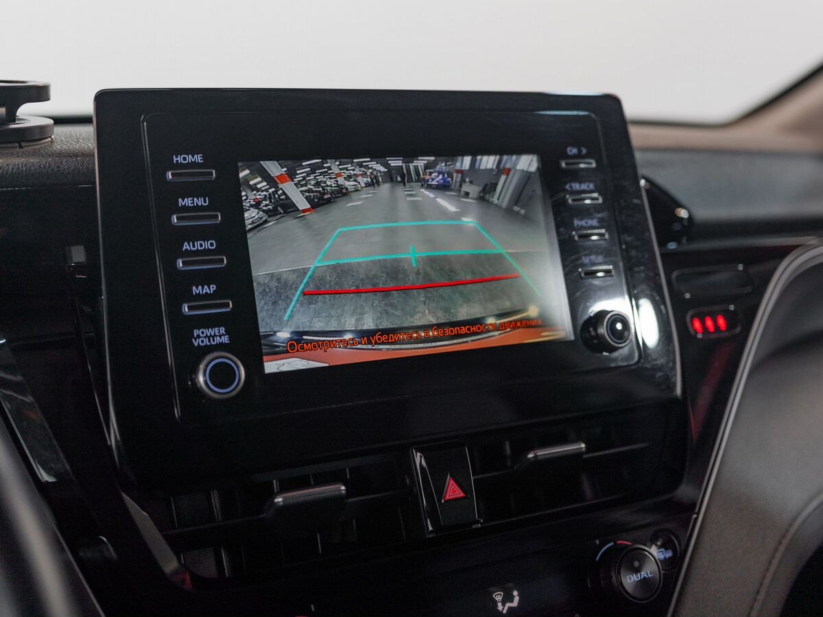 Toyota Camry 2021 - фото автомобиля