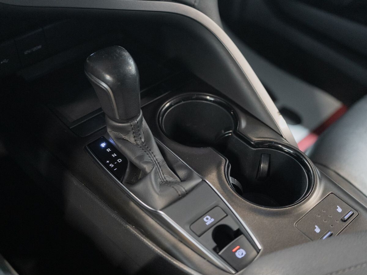 Toyota Camry 2021 - фото автомобиля