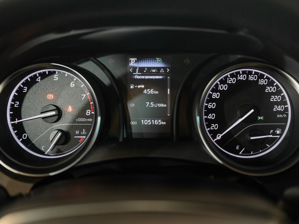 Toyota Camry 2021 - фото автомобиля