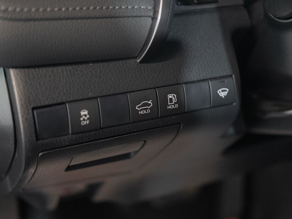 Toyota Camry 2021 - фото автомобиля