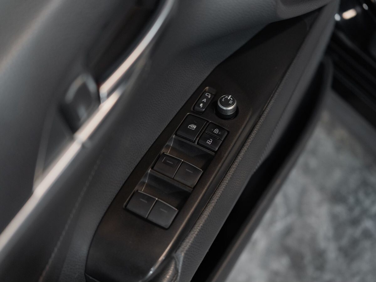 Toyota Camry 2021 - фото автомобиля