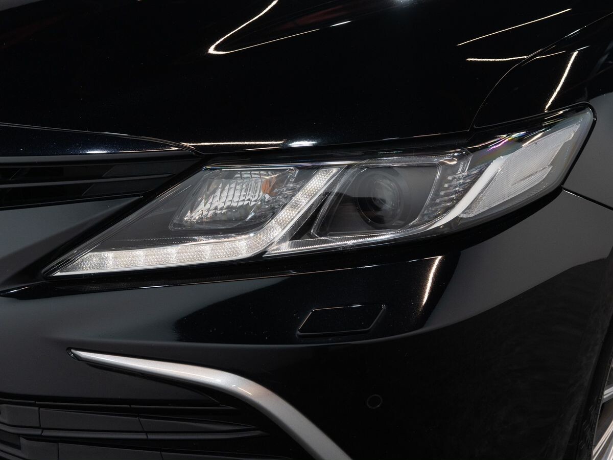 Toyota Camry 2021 - фото автомобиля