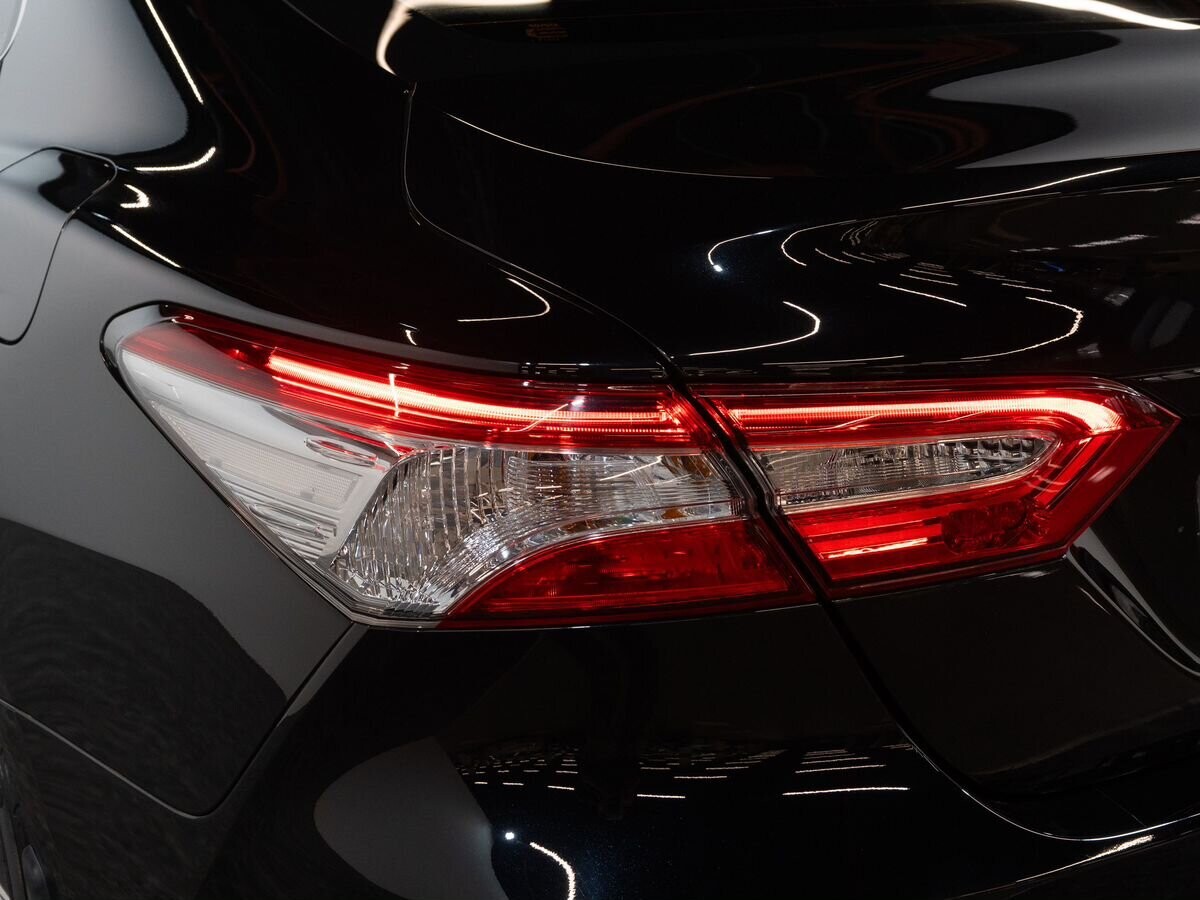 Toyota Camry 2021 - фото автомобиля