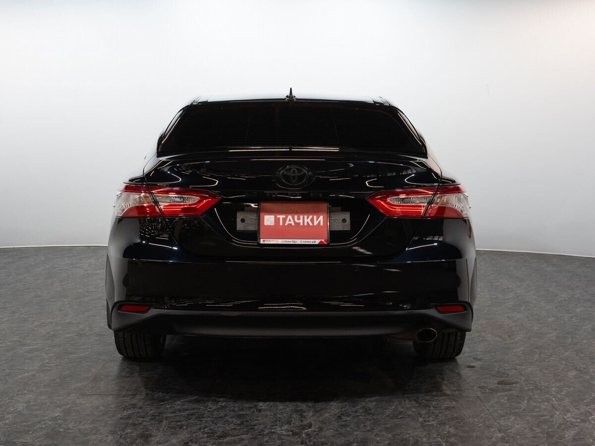 Toyota Camry 2021 - фото автомобиля