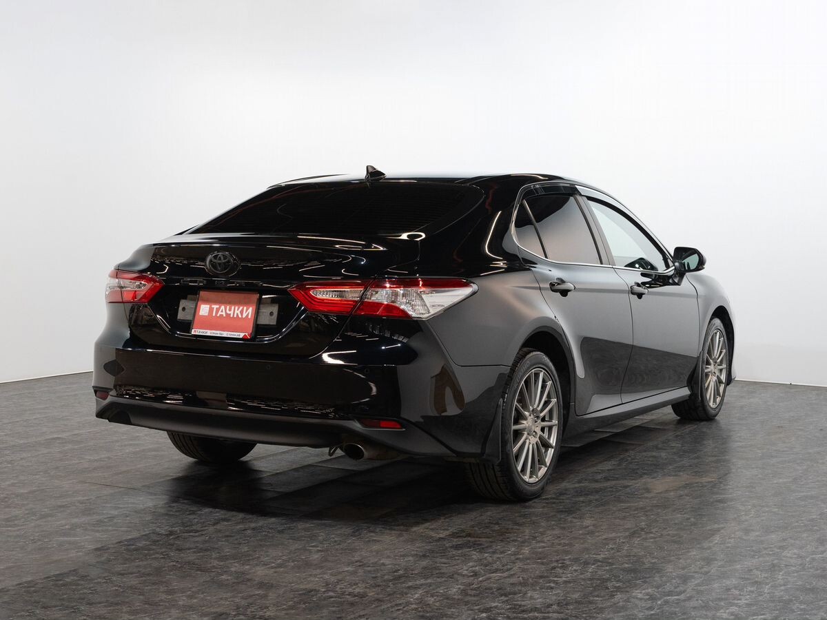 Toyota Camry 2021 - фото автомобиля