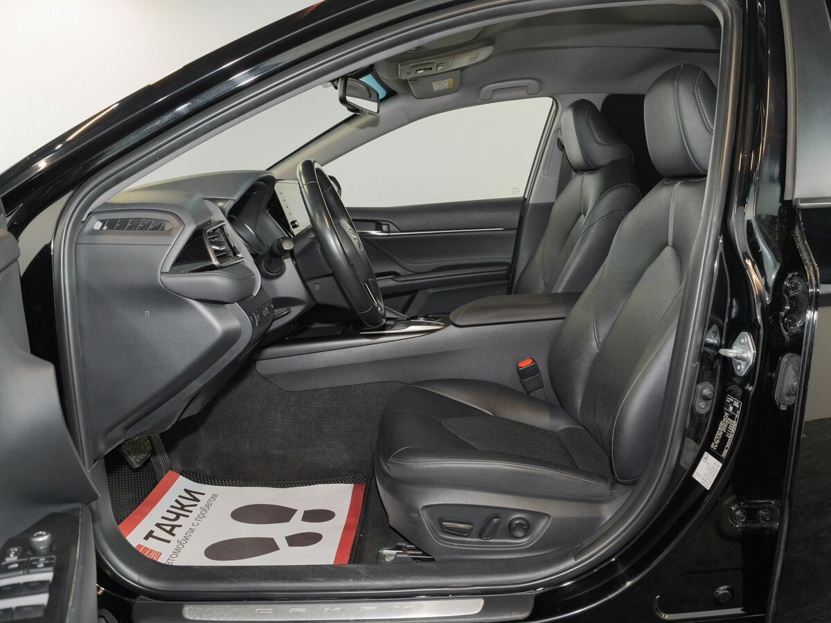 Toyota Camry 2021 - фото автомобиля