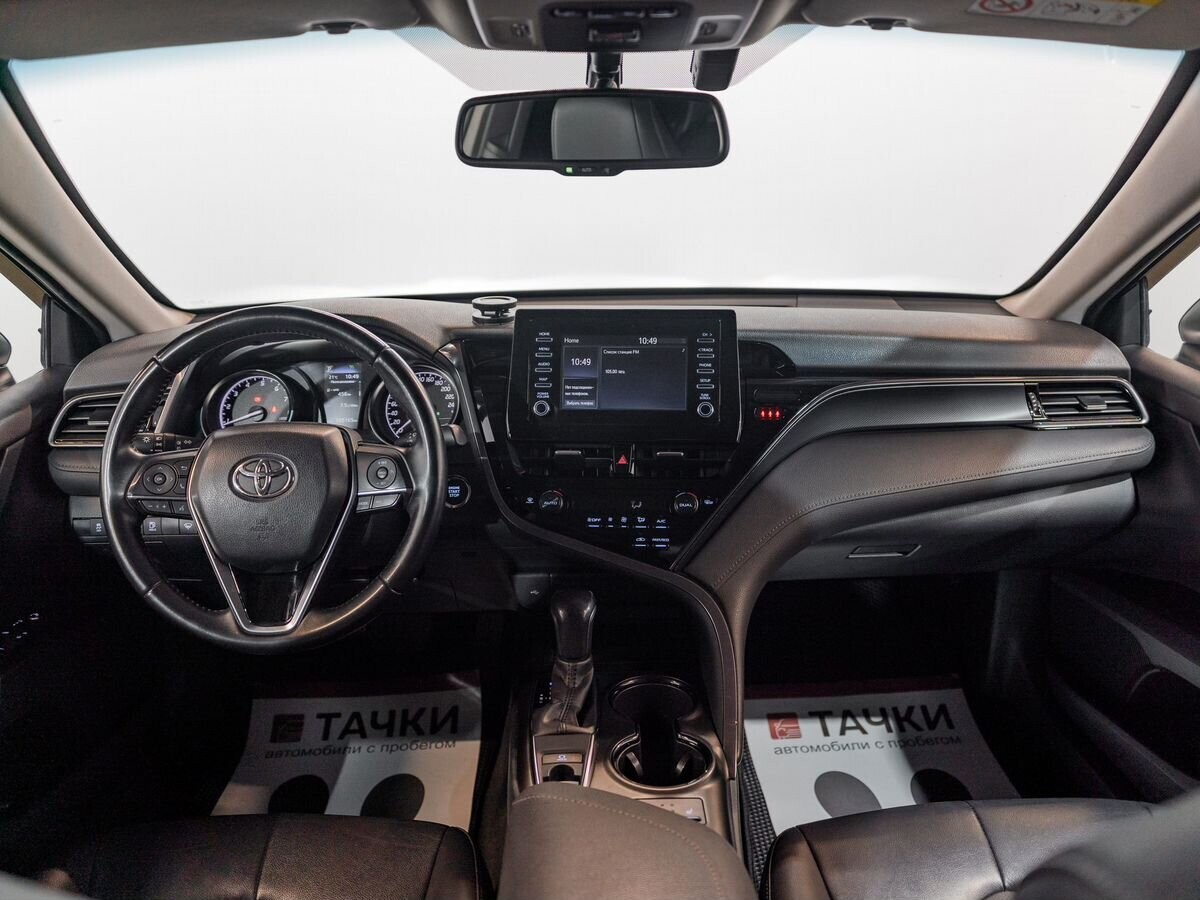 Toyota Camry 2021 - фото автомобиля