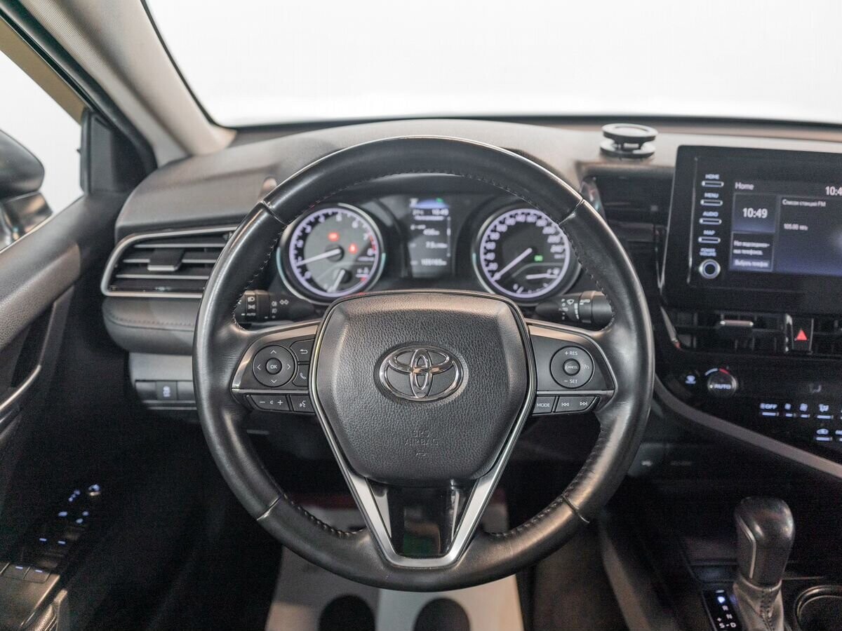 Toyota Camry 2021 - фото автомобиля