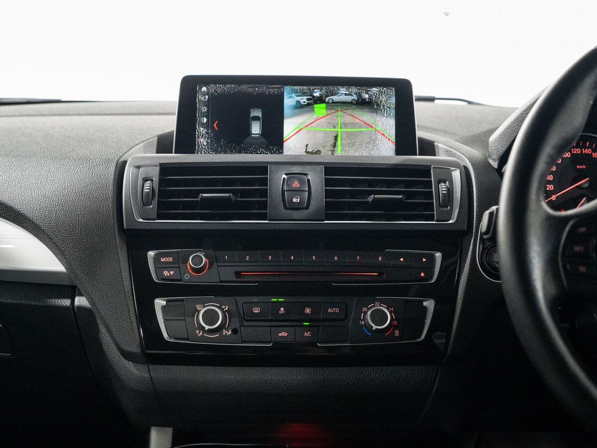 BMW 1-Series 2015 - фото автомобиля