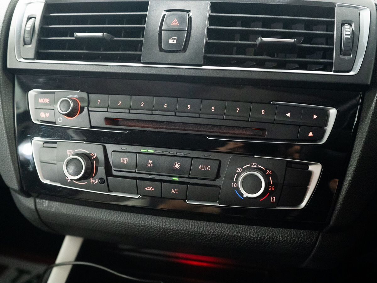 BMW 1-Series 2015 - фото автомобиля