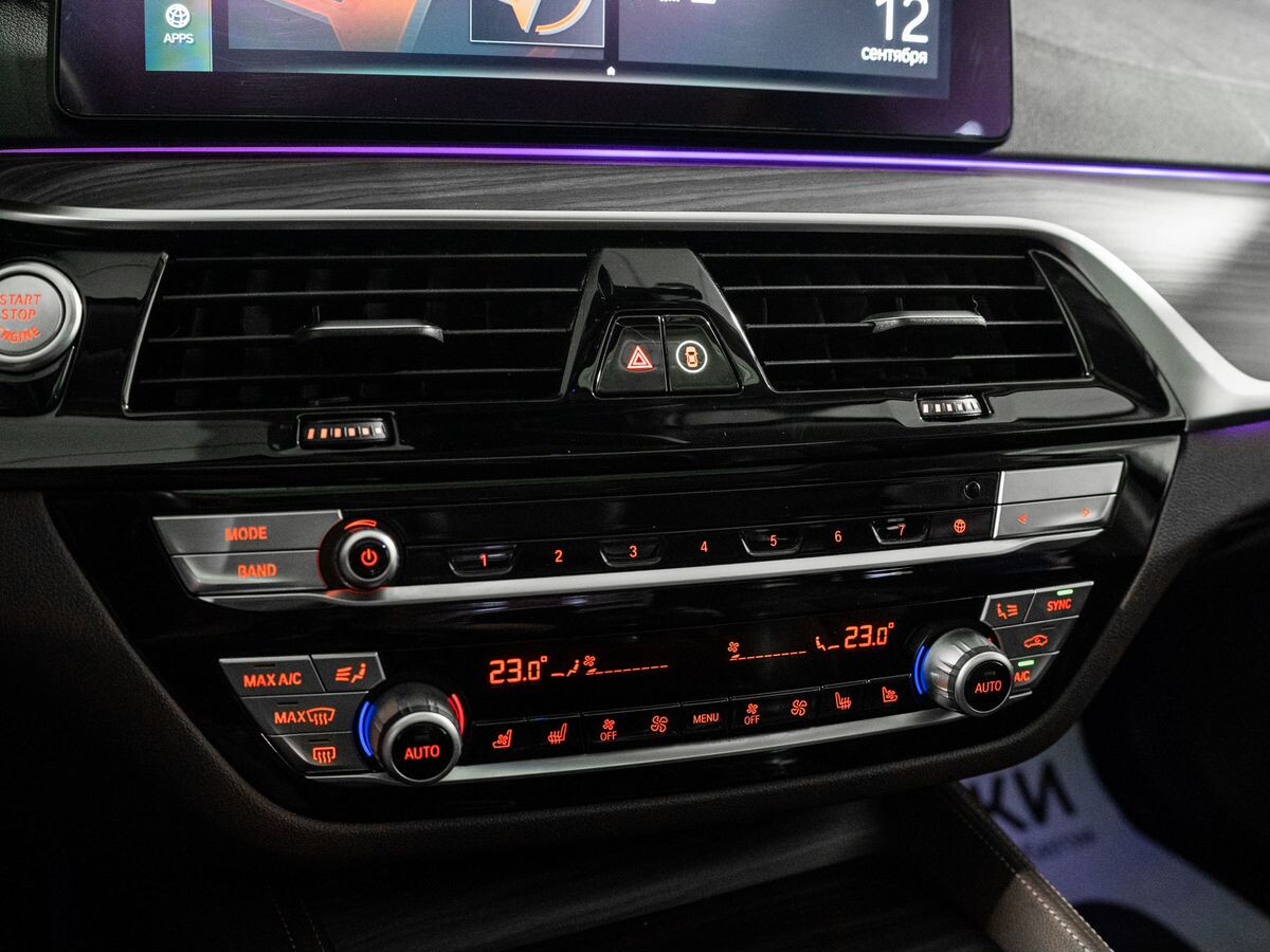BMW 5-Series 2020 - фото автомобиля