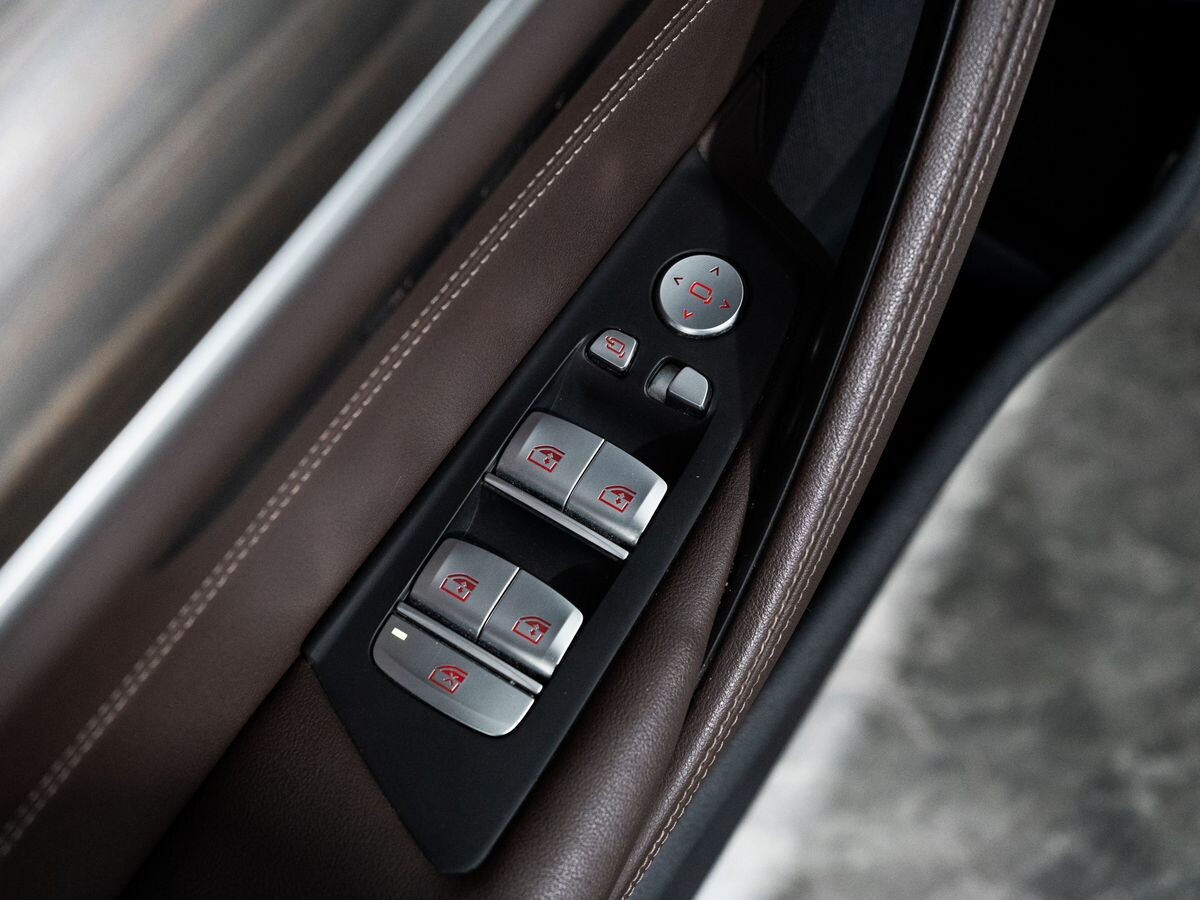 BMW 5-Series 2020 - фото автомобиля