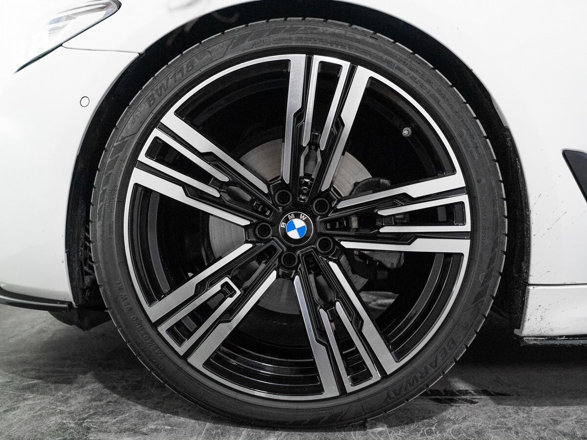 BMW 5-Series 2020 - фото автомобиля