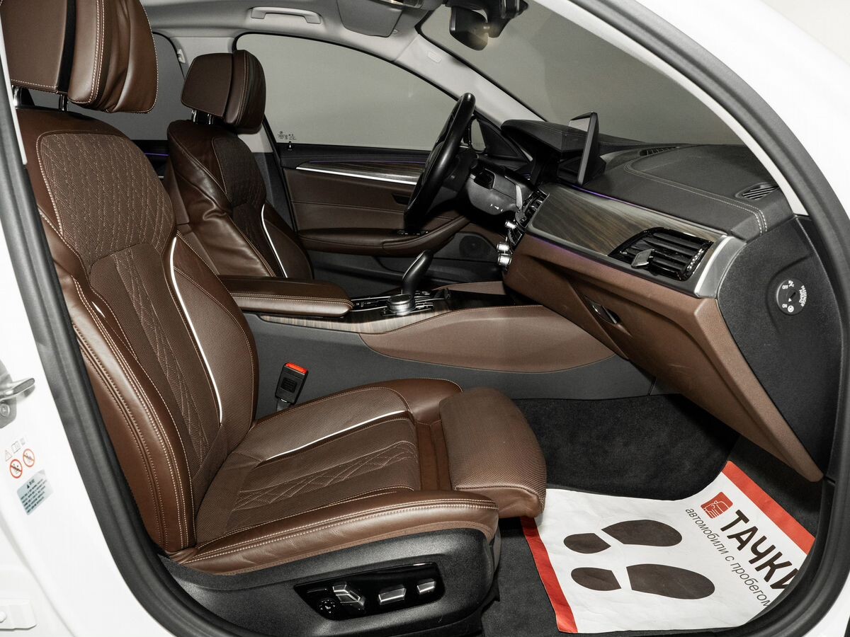 BMW 5-Series 2020 - фото автомобиля