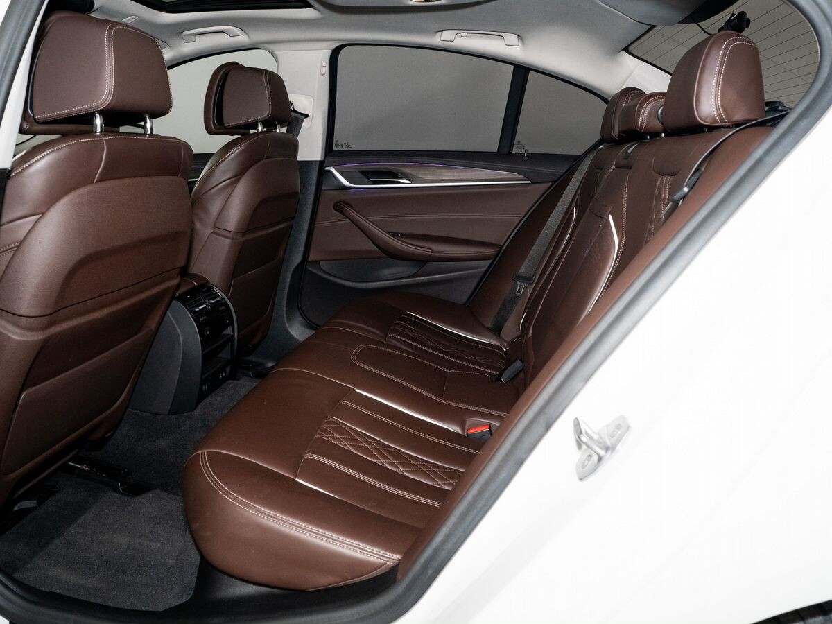 BMW 5-Series 2020 - фото автомобиля